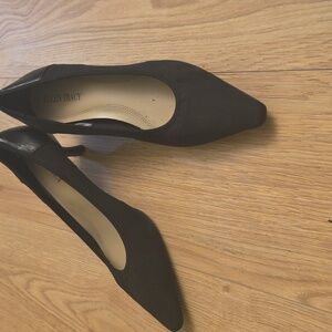 Ellen Tracy Black Fabric Kitten Heels